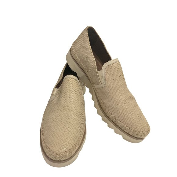 Donald J Pliner Women's Size 7.5 Beige Textured Slip-On Loafers shoes - Picture 1 of 7